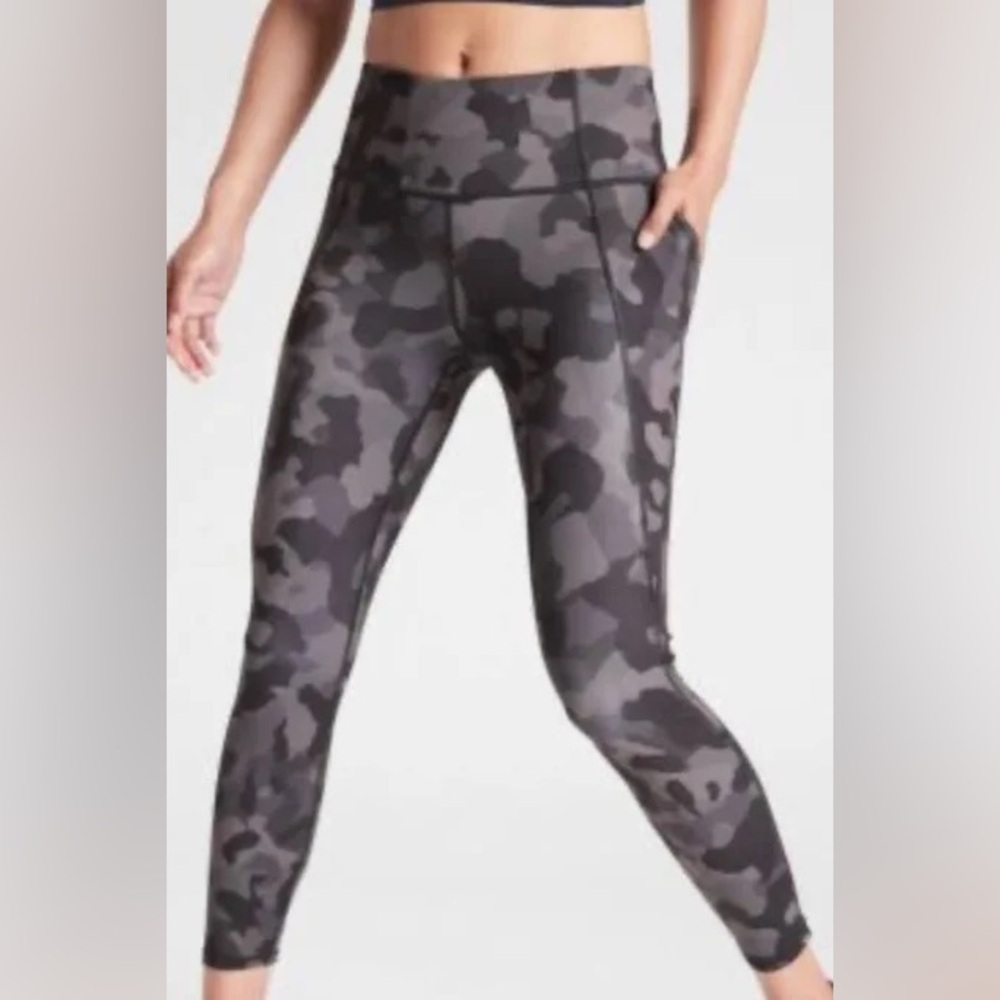 Athleta Lightning Camo 7/8 Women Tight In Supersonic Leggings Size M